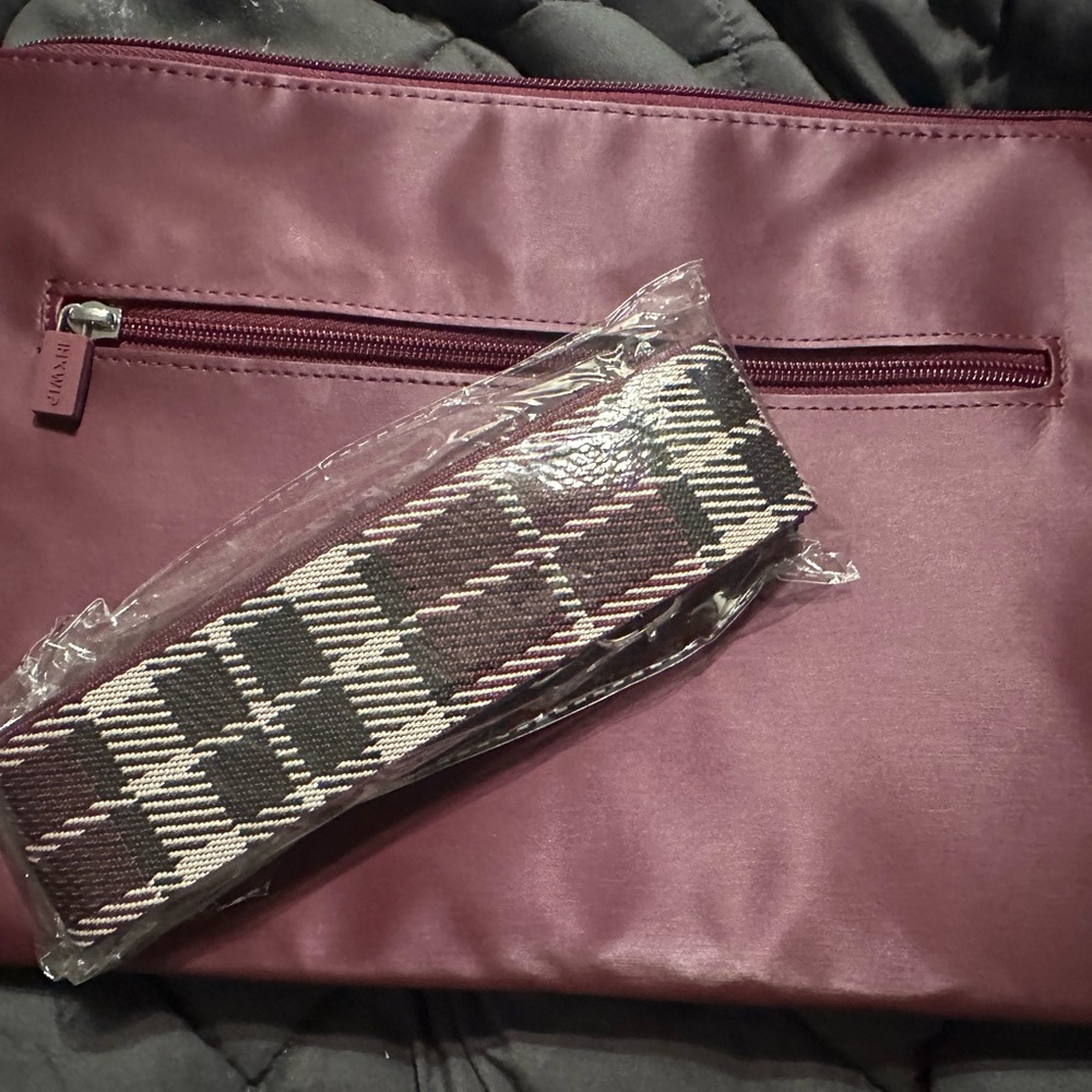 Ihkwip trip trapeze crossbody with plaid strap - metallic merlot - Picture 4 of 4